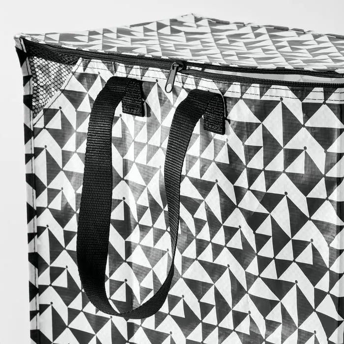Close-up of zipper on IKEA KNALLA Storage Bag.