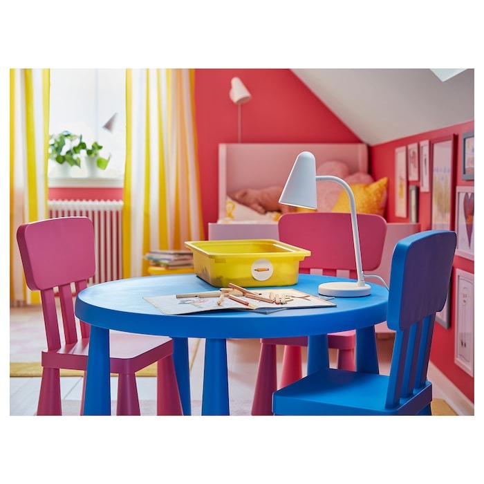 IKEA MAMMUT children's chair in pink chair for indoor and outdoor use.