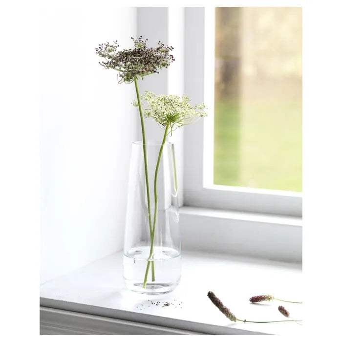 IKEA BERAKNA glass flower vase with fresh flowers.