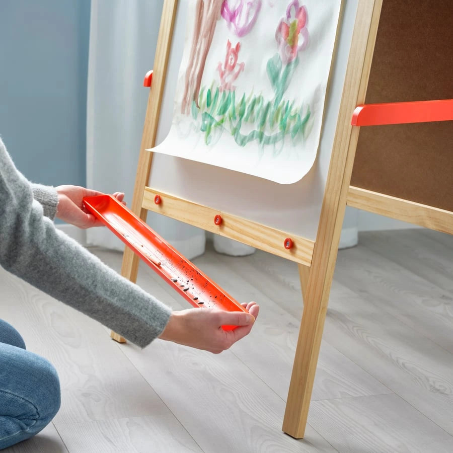 Close-up of the softwood frame of the IKEA MÅLA easel