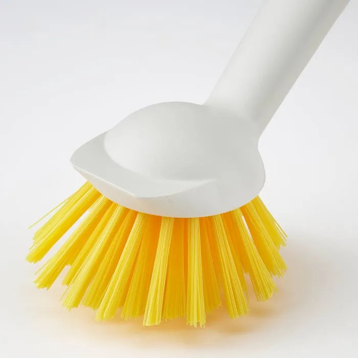 Close-up of IKEA RINNIG dishwashing brush.