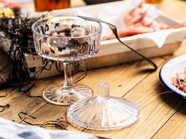 Patterned clear glass bowl with lid IKEA SÄLLSKAPLIG series.