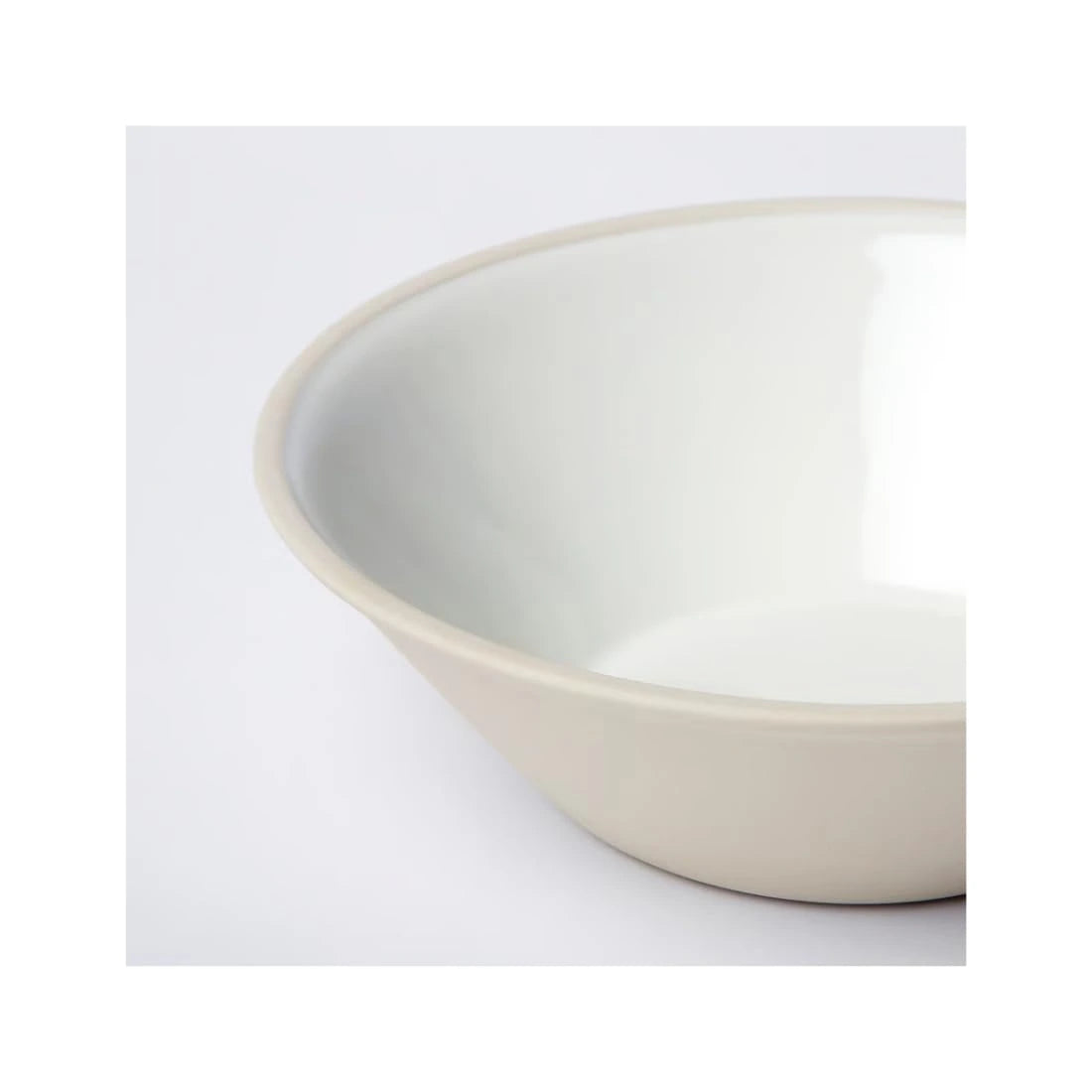 Close-up of the rim of IKEA SLATTIKA white bowl