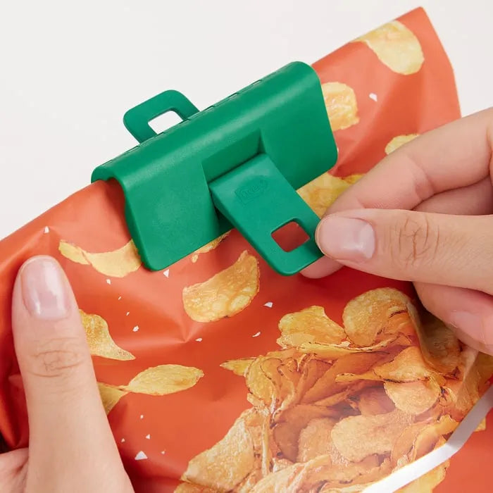 Close-up of IKEA ÖRINGABBORRE clip grip and design