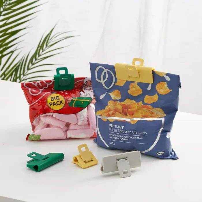 Sealing clips used as food storage accessories in kitchen